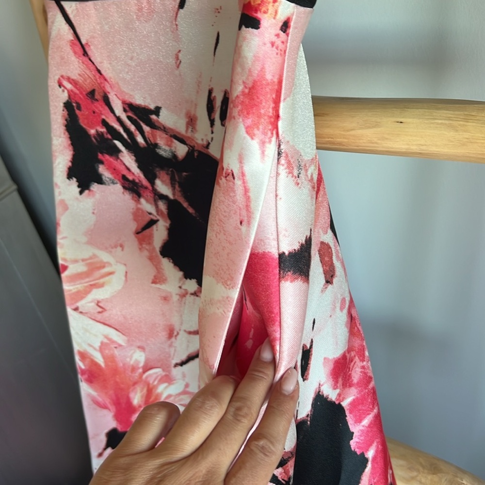 It Has Pockets - image 2